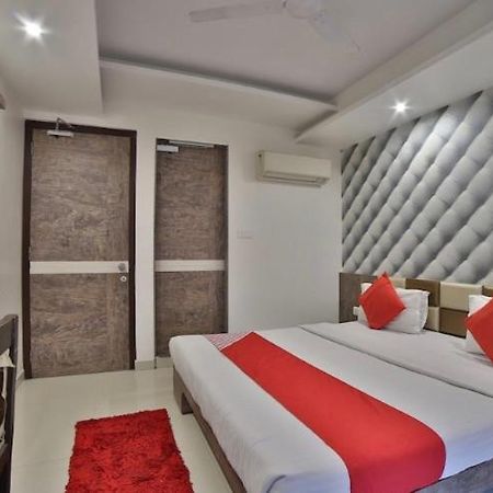 Hotel Green Apple Гандинагар Экстерьер фото